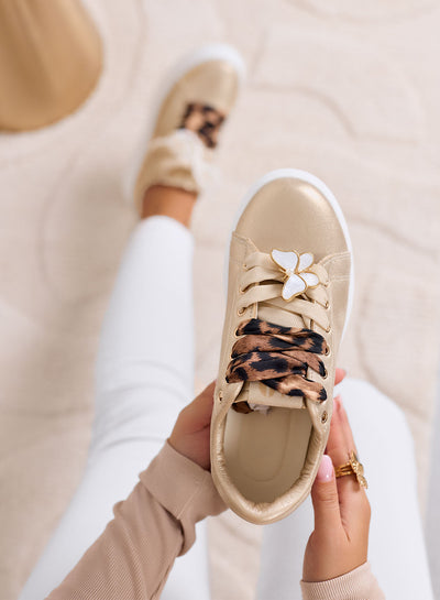 LAURA - Złote sneakersy na platformie z animalistycznymi sznurówkami i biżuteryjnymi detalami